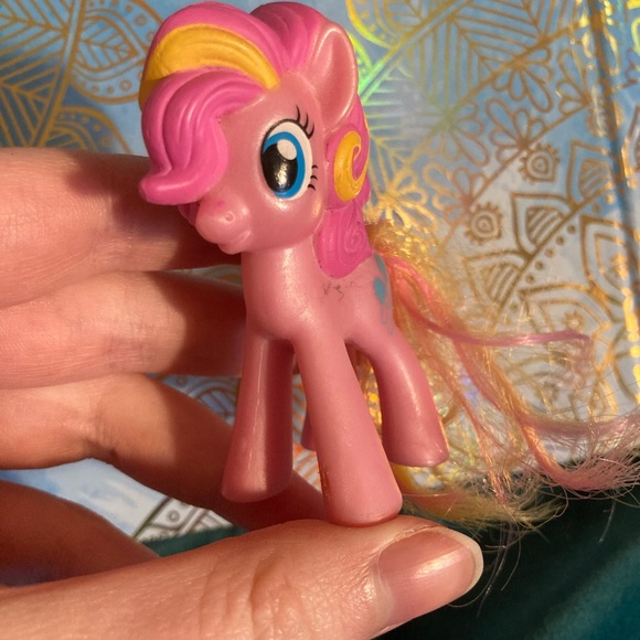 SOLD in Bundle / B1G2 - MLP Pinkie Pie Plastic Horse - Buy 1, Get 2 FREE - Picture 4 of 7